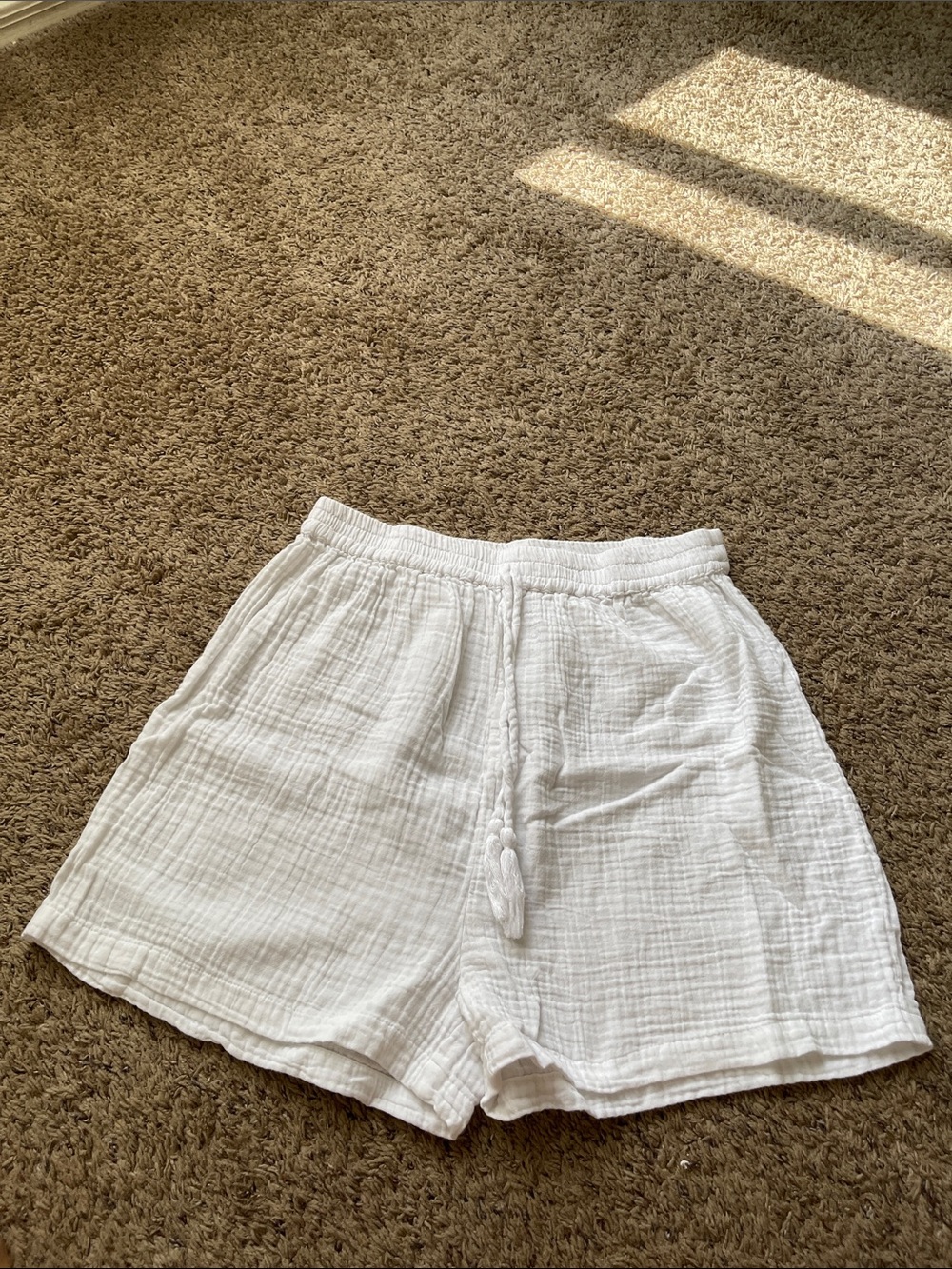 White shorts Large